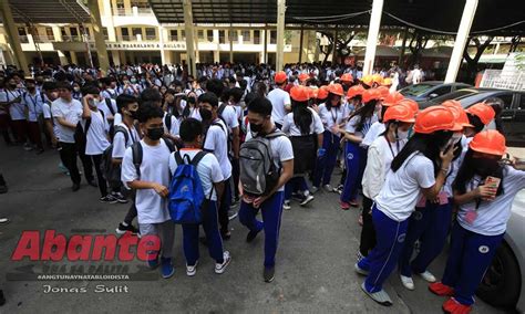 estudyante kinantot sa damuhan|11.